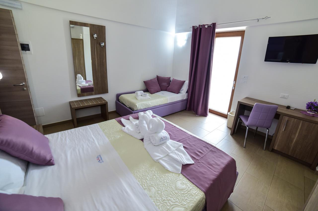 La Palazzina Bed & Breakfast Порто-Чезарео Экстерьер фото
